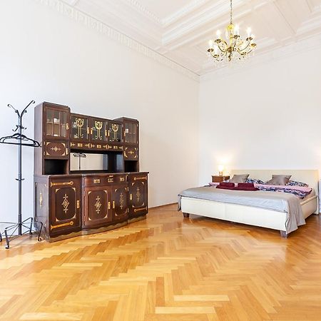 Royal Apartment By Charles Bridge View Of Saint Nicholas Church Πράγα Εξωτερικό φωτογραφία