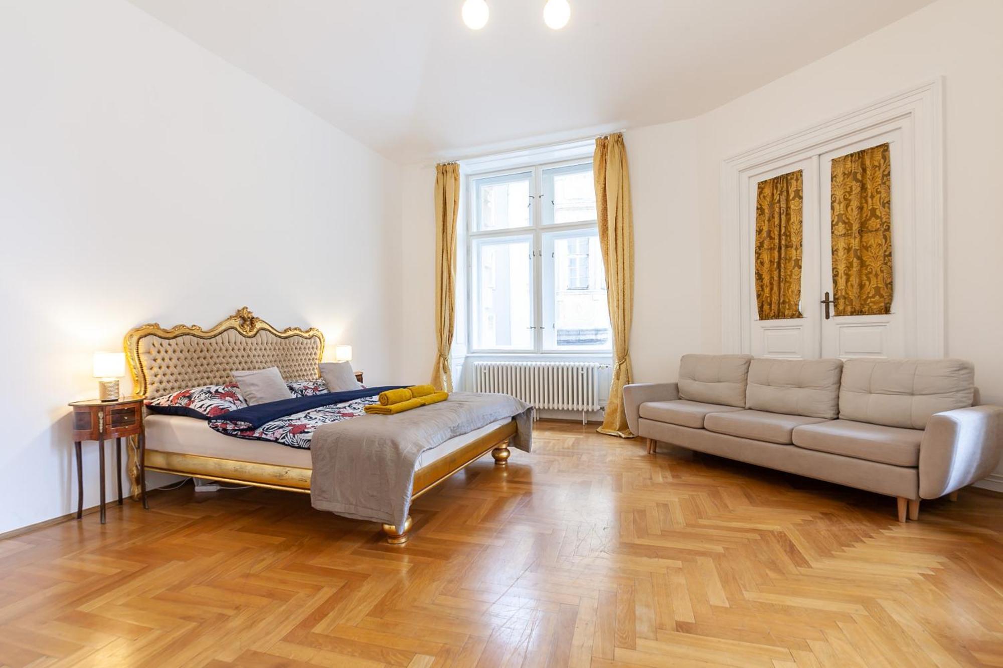 Royal Apartment By Charles Bridge View Of Saint Nicholas Church Πράγα Εξωτερικό φωτογραφία