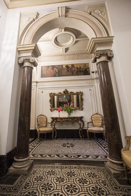 Royal Apartment By Charles Bridge View Of Saint Nicholas Church Πράγα Δωμάτιο φωτογραφία