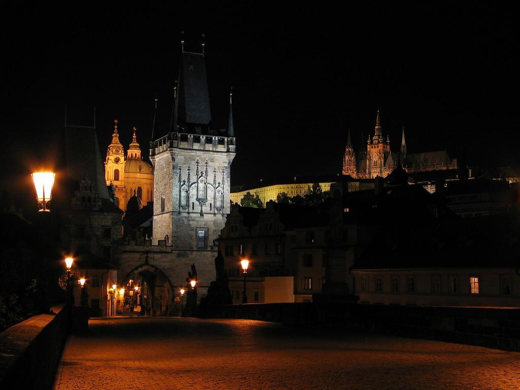 Royal Apartment By Charles Bridge View Of Saint Nicholas Church Πράγα Εξωτερικό φωτογραφία